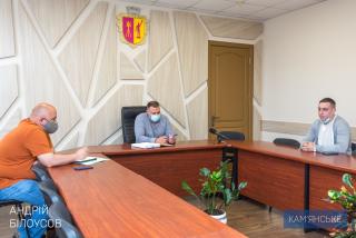 У Кам`янському почав працювати сервіс виклику авто «Uklon»